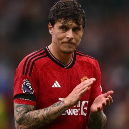 MU đang quyết định tương lai của Victor Lindelof