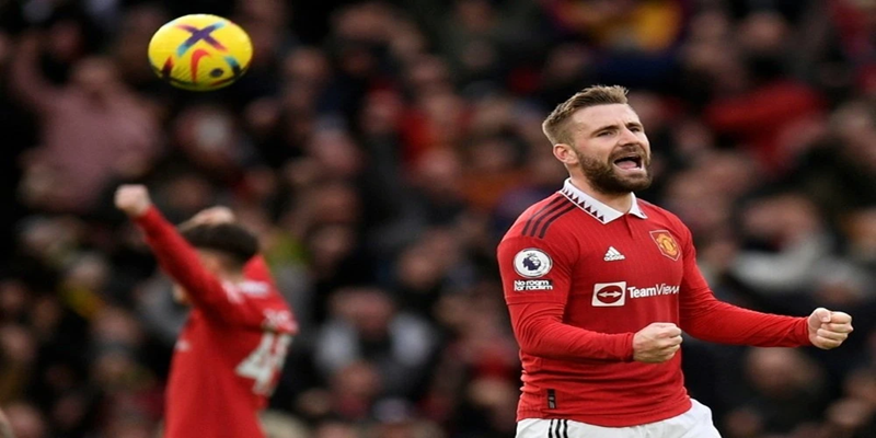 Tiếp theo gia nhập câu lạc bộ Manchester United